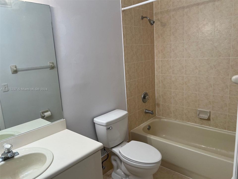 For Rent: $2,450 (2 beds, 2 baths, 967 Square Feet)