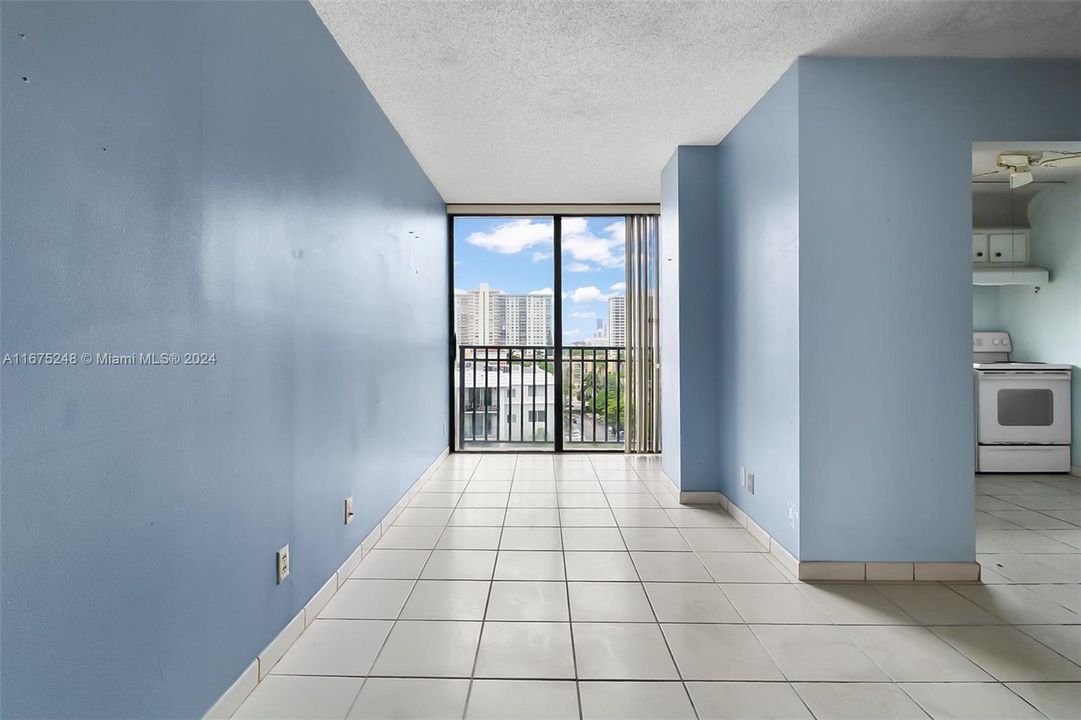 For Sale: $236,600 (2 beds, 2 baths, 894 Square Feet)