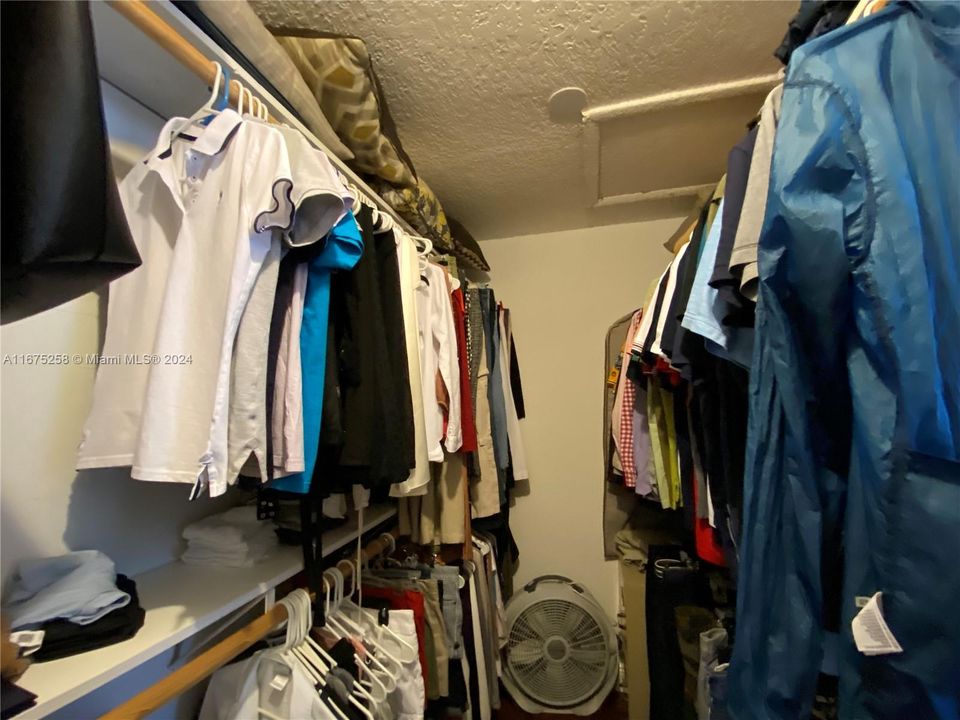 Walking Closet