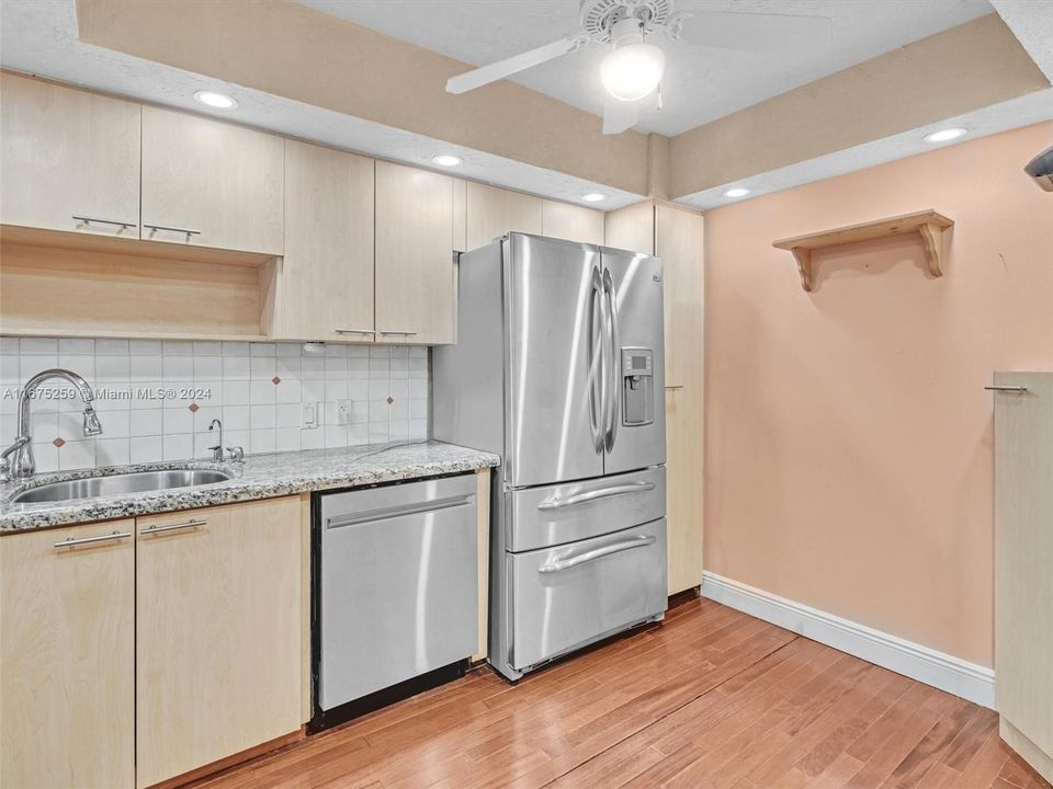 For Sale: $315,000 (2 beds, 2 baths, 1143 Square Feet)