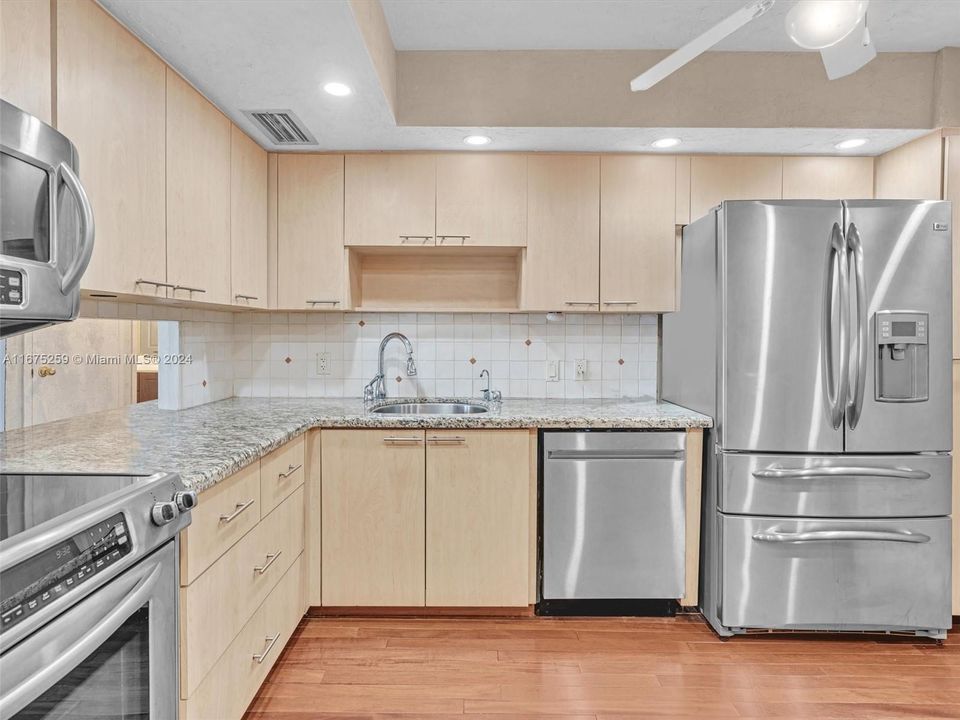 For Sale: $315,000 (2 beds, 2 baths, 1143 Square Feet)