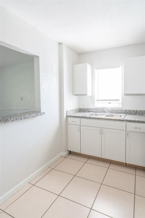 For Sale: $117,000 (1 beds, 1 baths, 740 Square Feet)