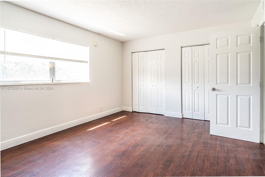 For Sale: $117,000 (1 beds, 1 baths, 740 Square Feet)