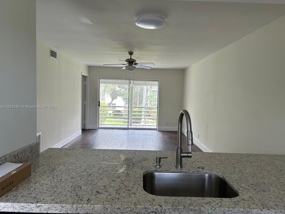 For Sale: $118,999 (2 beds, 2 baths, 904 Square Feet)