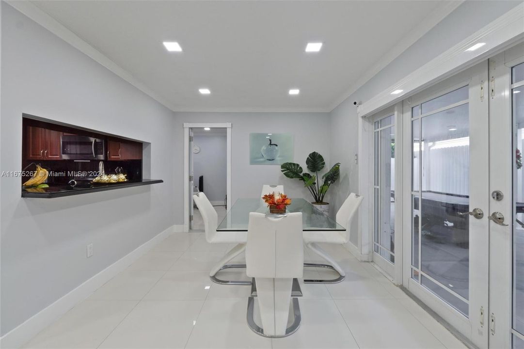 En Venta: $614,990 (4 camas, 2 baños, 1702 Pies cuadrados)