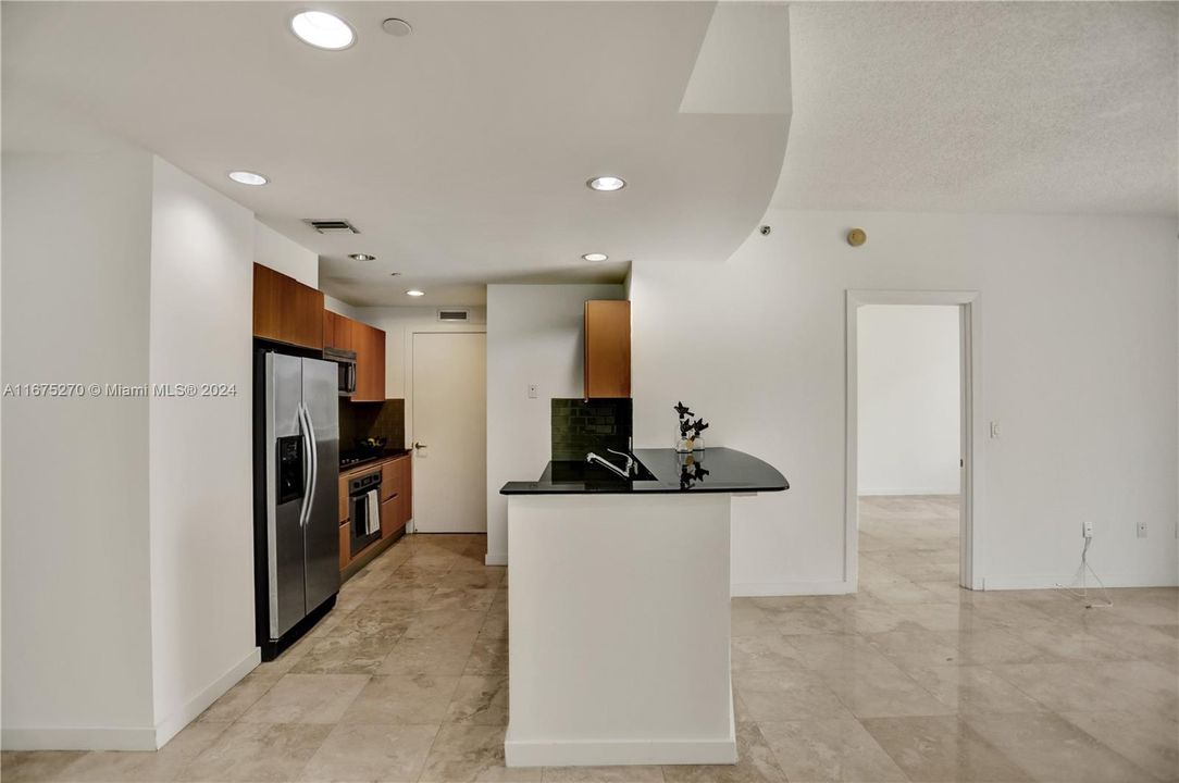 Active With Contract: $2,975 (1 beds, 1 baths, 963 Square Feet)