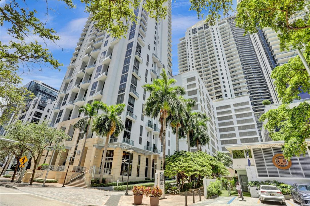 Brickell Avenue Entrance