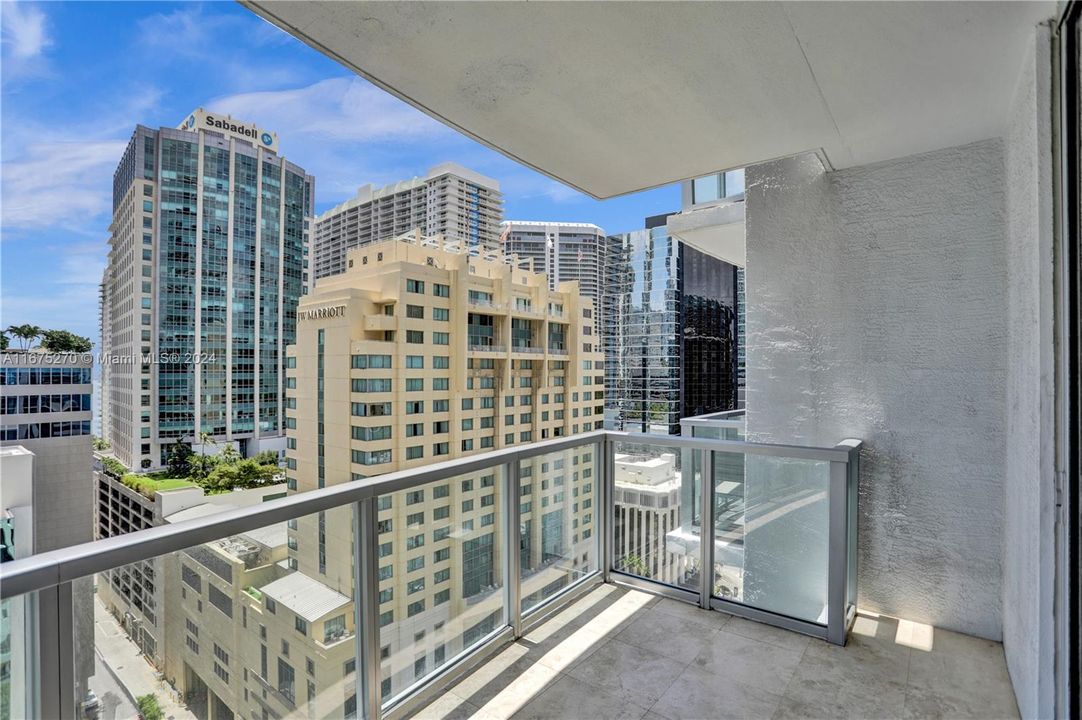 Active With Contract: $2,975 (1 beds, 1 baths, 963 Square Feet)