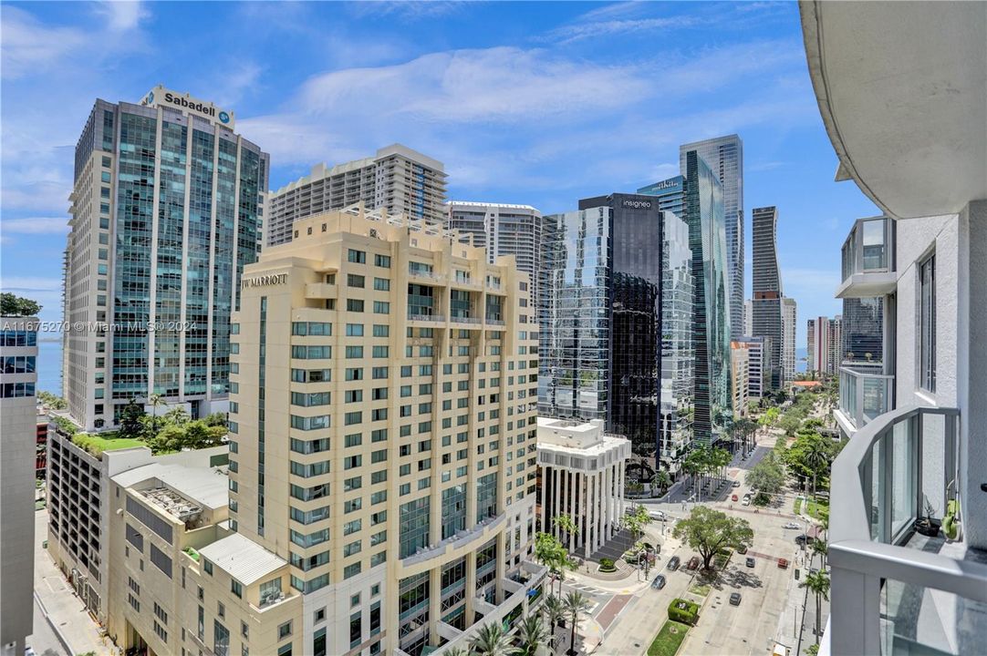 Active With Contract: $2,975 (1 beds, 1 baths, 963 Square Feet)