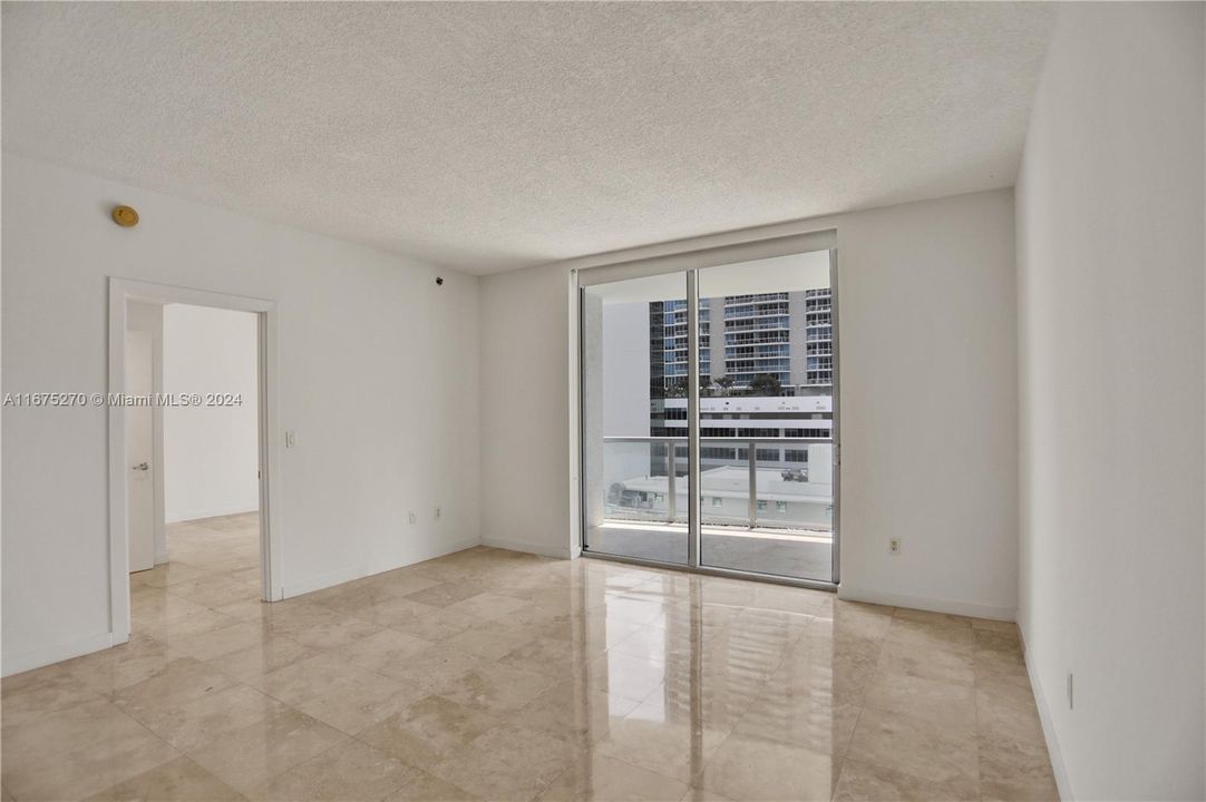 Active With Contract: $2,975 (1 beds, 1 baths, 963 Square Feet)