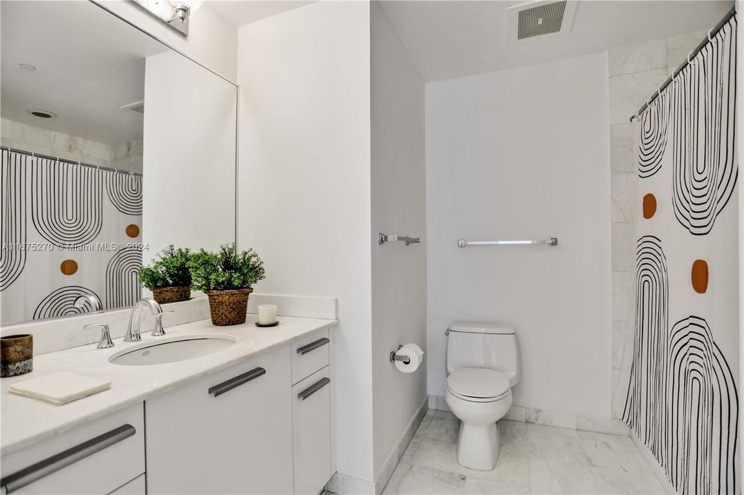 Active With Contract: $2,975 (1 beds, 1 baths, 963 Square Feet)