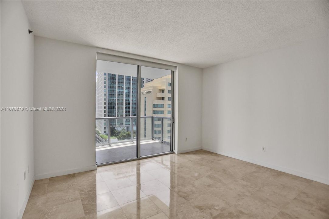 Active With Contract: $2,975 (1 beds, 1 baths, 963 Square Feet)