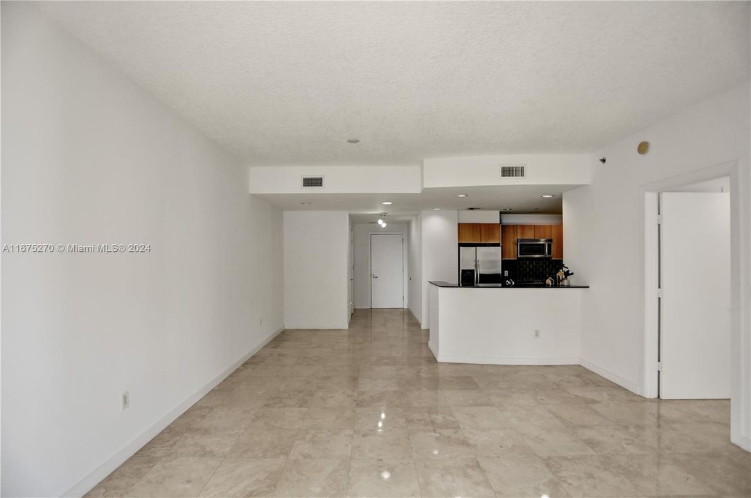 Active With Contract: $2,975 (1 beds, 1 baths, 963 Square Feet)