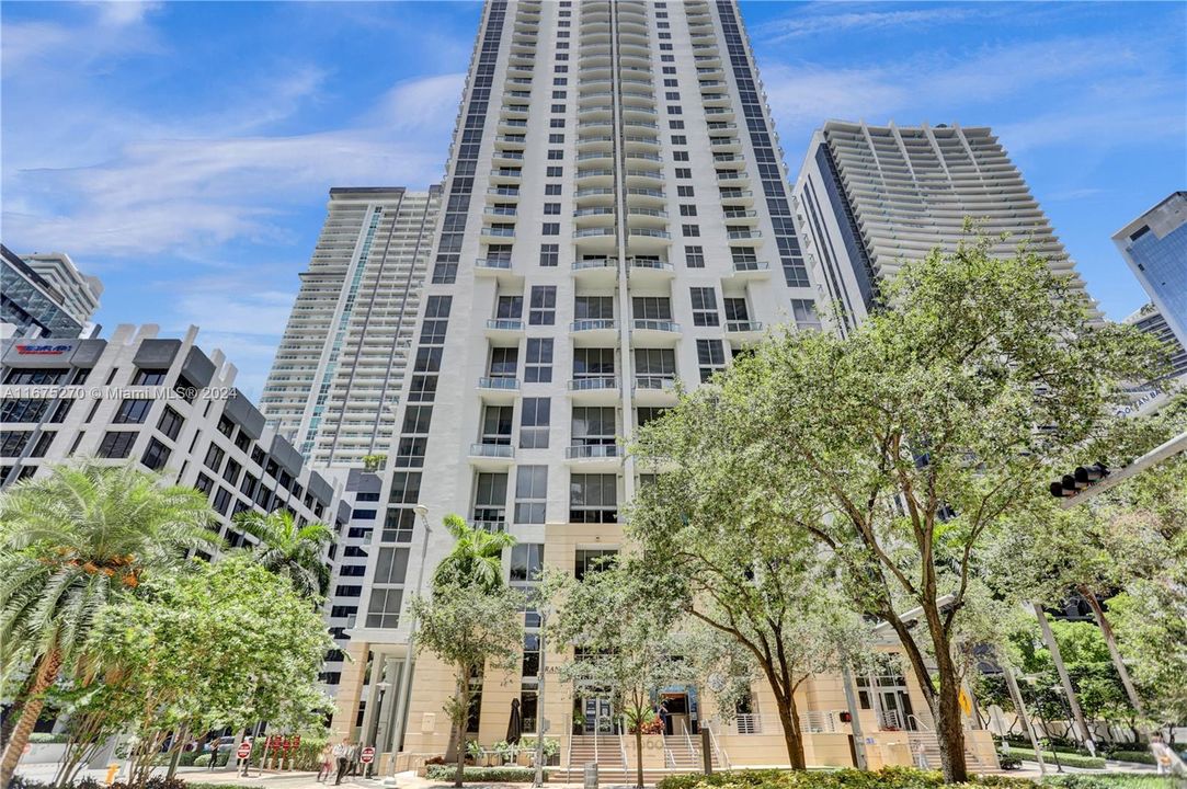 Active With Contract: $2,975 (1 beds, 1 baths, 963 Square Feet)