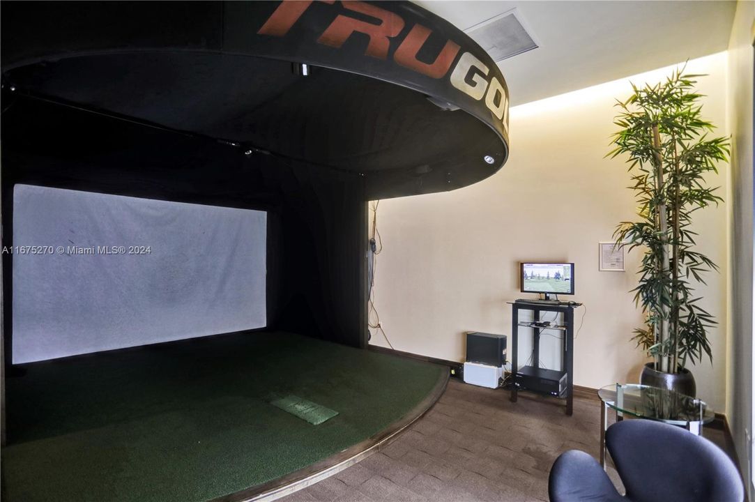 Virtual Golf Room