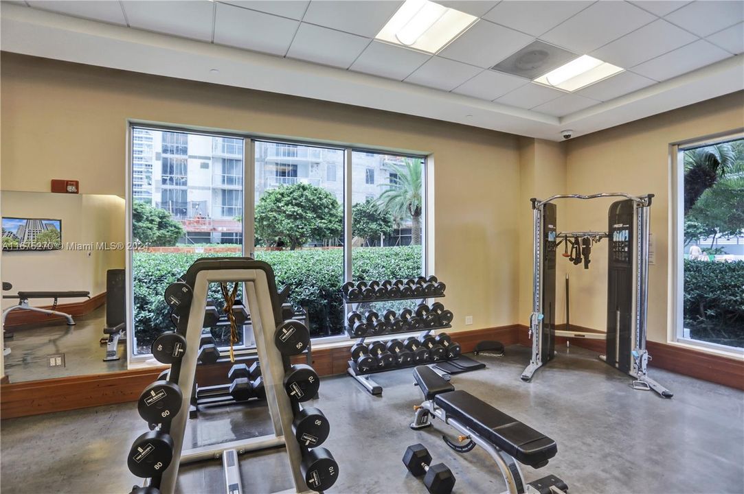 Active With Contract: $2,975 (1 beds, 1 baths, 963 Square Feet)