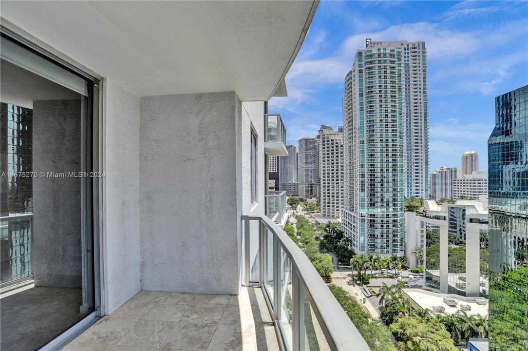 Active With Contract: $2,975 (1 beds, 1 baths, 963 Square Feet)