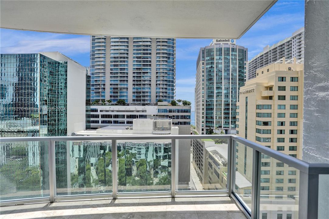 Active With Contract: $2,975 (1 beds, 1 baths, 963 Square Feet)