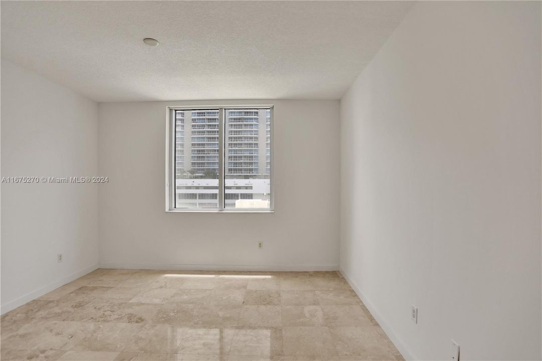 Active With Contract: $2,975 (1 beds, 1 baths, 963 Square Feet)