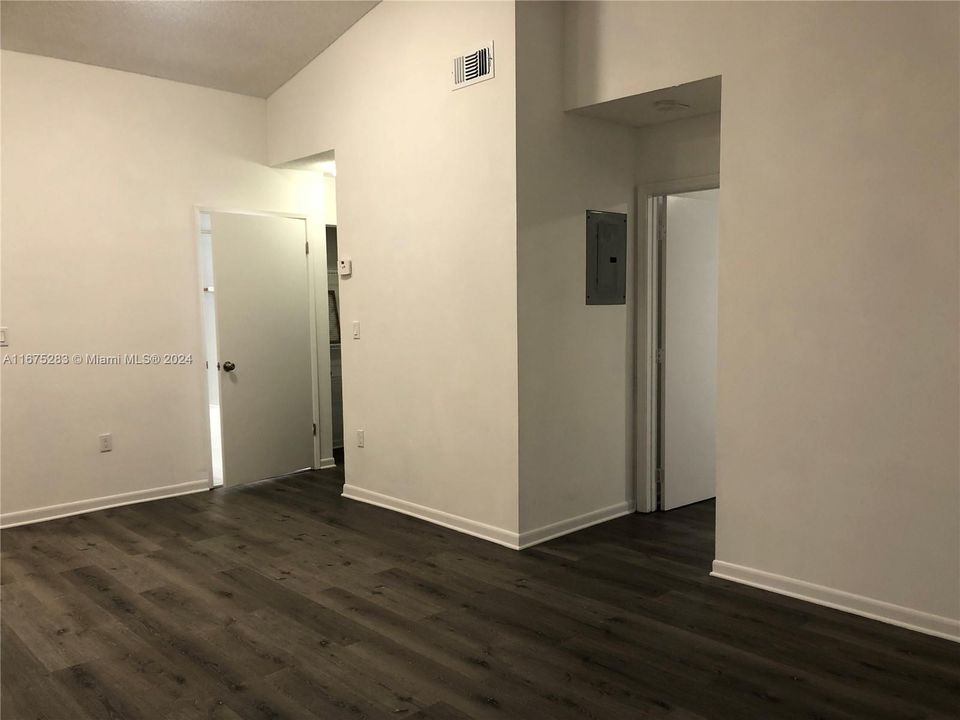 For Rent: $2,500 (2 beds, 2 baths, 800 Square Feet)