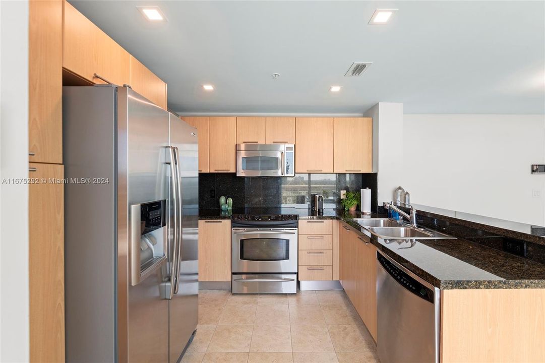 For Sale: $725,000 (2 beds, 2 baths, 1463 Square Feet)