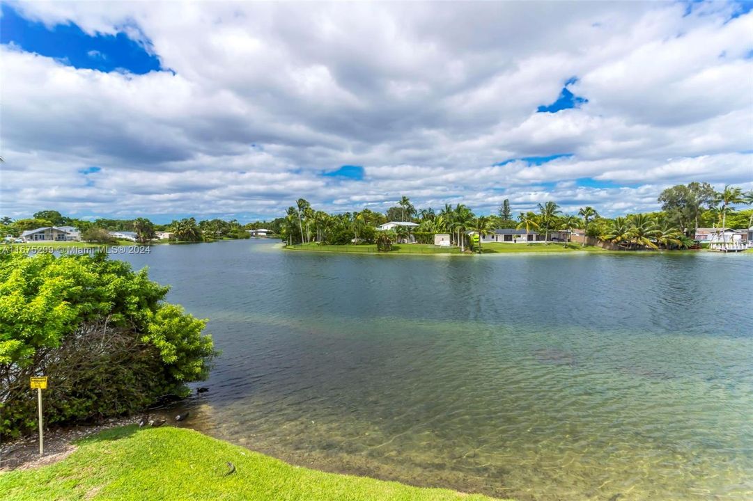 For Sale: $470,000 (3 beds, 2 baths, 1737 Square Feet)