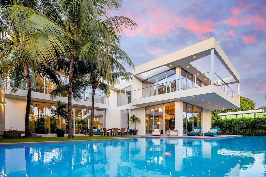 En Venta: $10,999,000 (7 camas, 7 baños, 6491 Pies cuadrados)