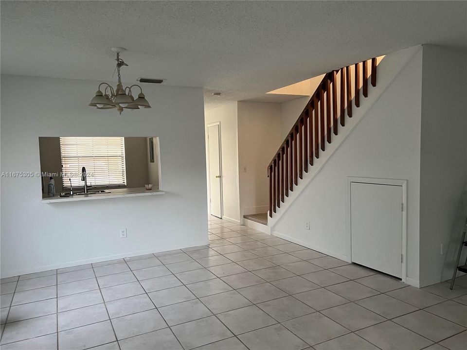 For Rent: $2,800 (3 beds, 2 baths, 1332 Square Feet)