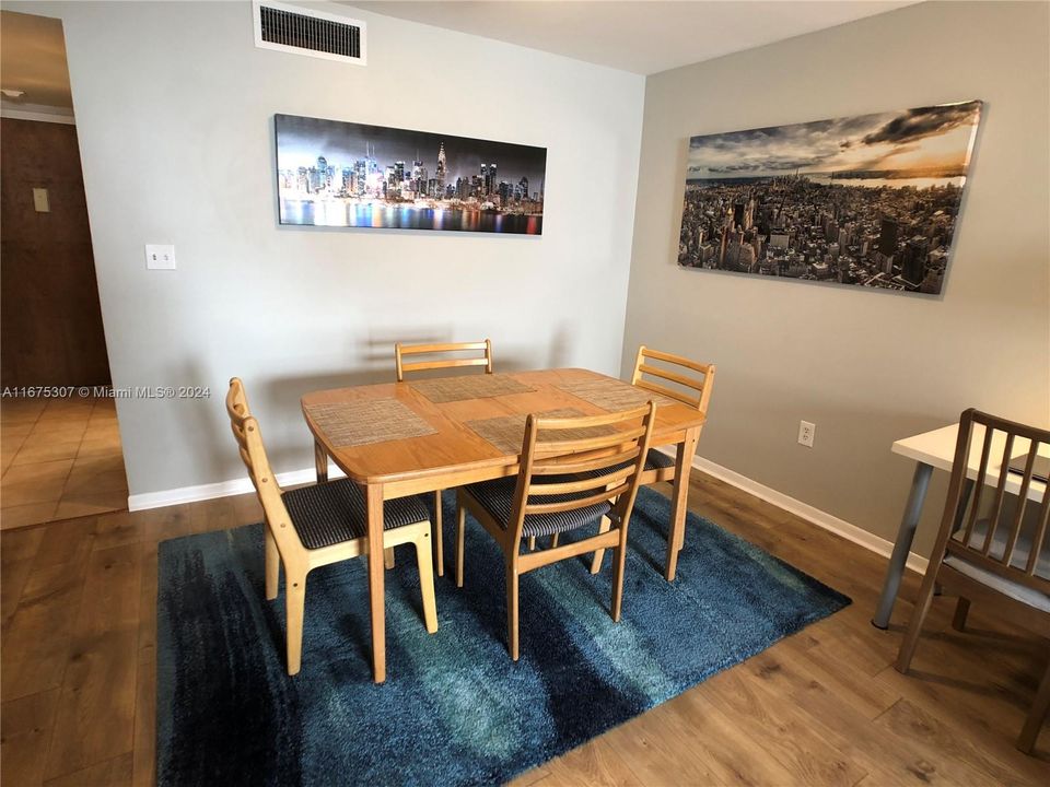 For Sale: $315,000 (1 beds, 1 baths, 688 Square Feet)