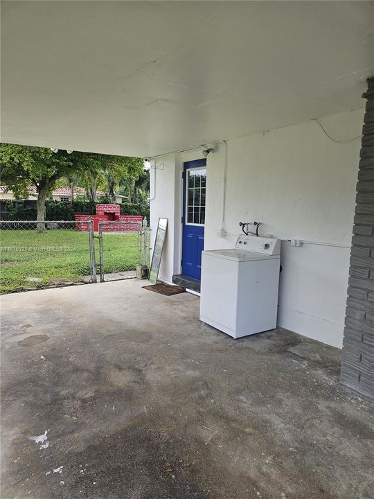 For Rent: $3,299 (3 beds, 1 baths, 1084 Square Feet)