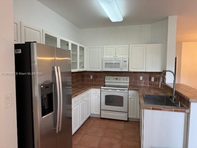 For Rent: $3,200 (4 beds, 2 baths, 1793 Square Feet)