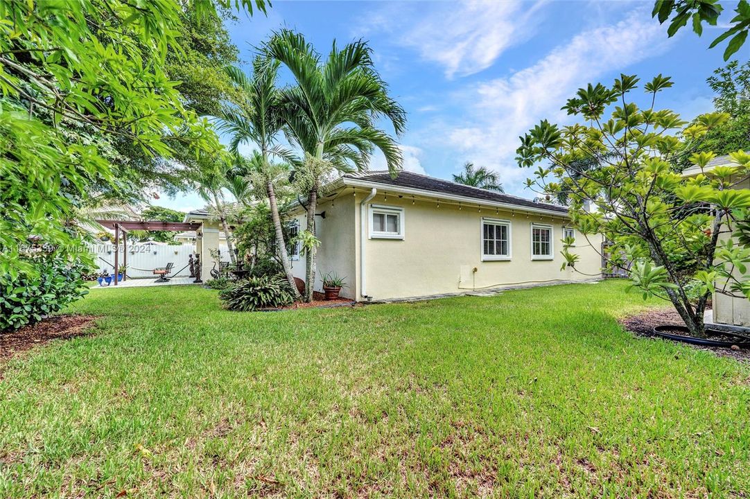 For Sale: $650,000 (4 beds, 3 baths, 1857 Square Feet)