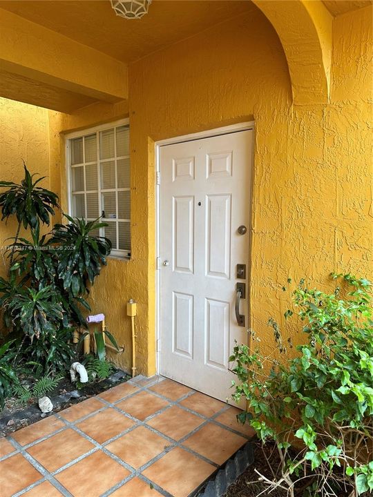 For Rent: $2,750 (3 beds, 2 baths, 1330 Square Feet)