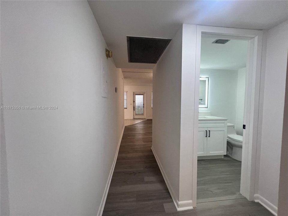 For Sale: $285,960 (2 beds, 2 baths, 1008 Square Feet)