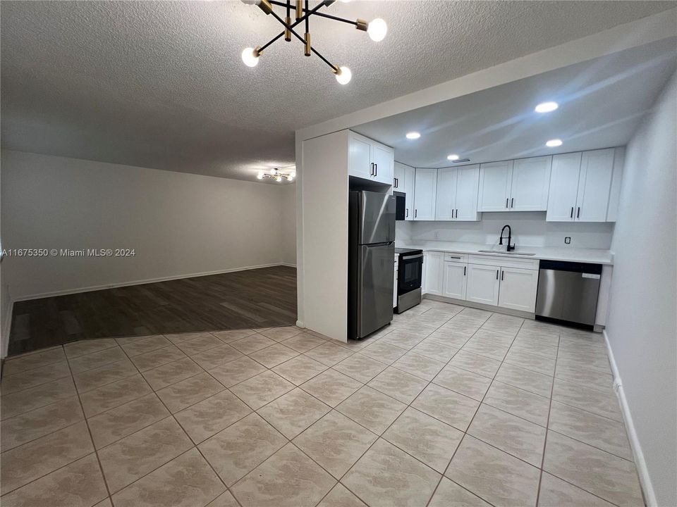 For Sale: $285,960 (2 beds, 2 baths, 1008 Square Feet)