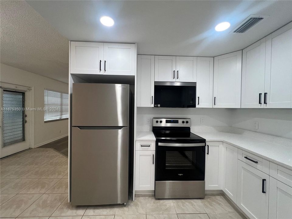 For Sale: $285,960 (2 beds, 2 baths, 1008 Square Feet)