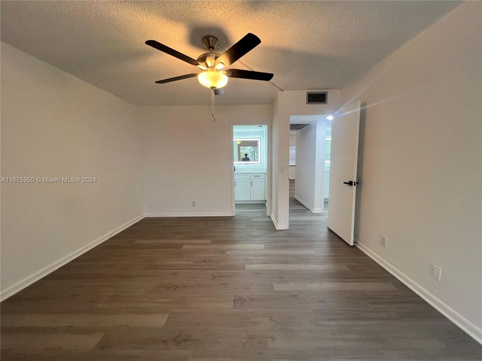 For Sale: $285,960 (2 beds, 2 baths, 1008 Square Feet)