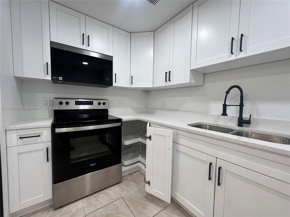 For Sale: $285,960 (2 beds, 2 baths, 1008 Square Feet)