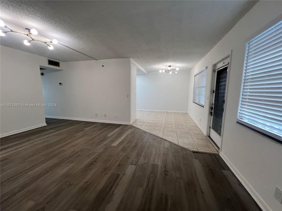 For Sale: $285,960 (2 beds, 2 baths, 1008 Square Feet)