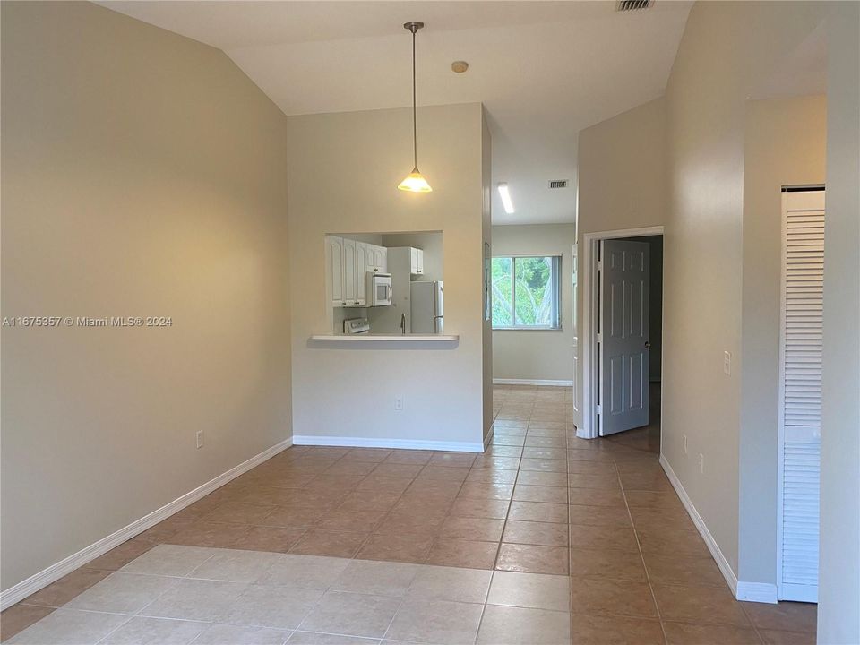 For Rent: $2,100 (2 beds, 2 baths, 970 Square Feet)