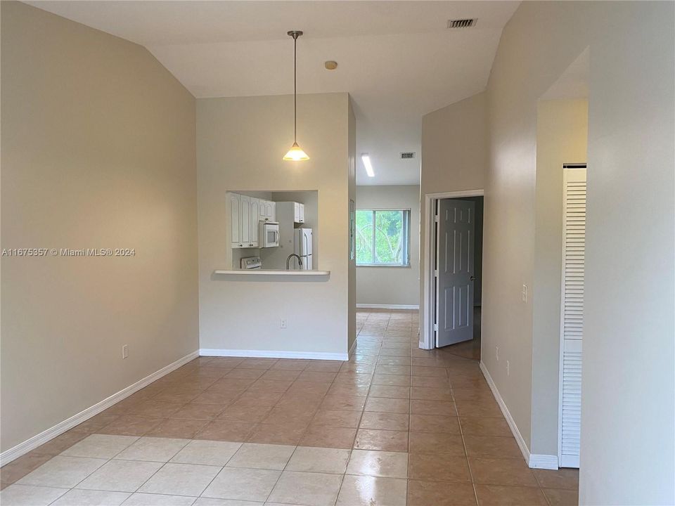 For Rent: $2,100 (2 beds, 2 baths, 970 Square Feet)