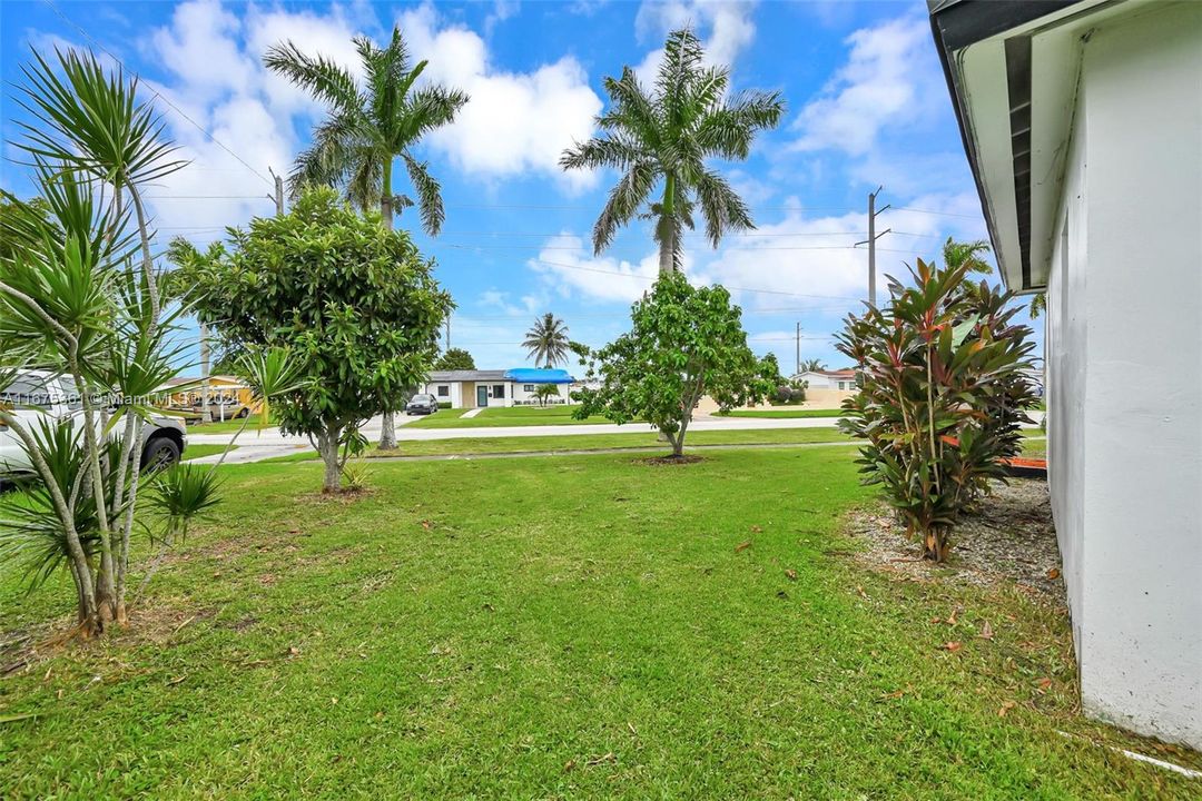 For Sale: $555,000 (3 beds, 2 baths, 1146 Square Feet)