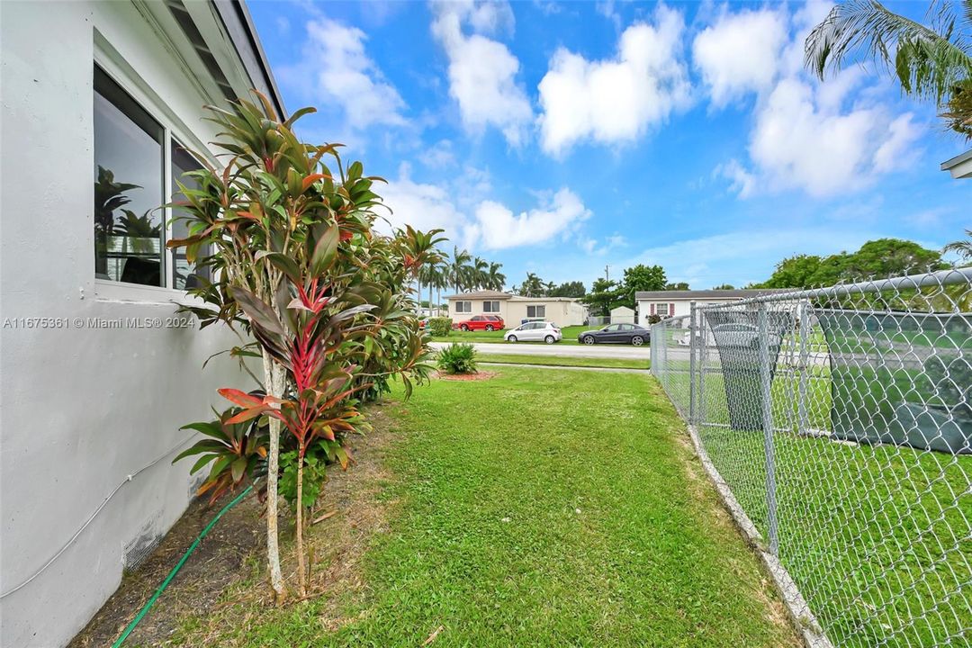 For Sale: $555,000 (3 beds, 2 baths, 1146 Square Feet)