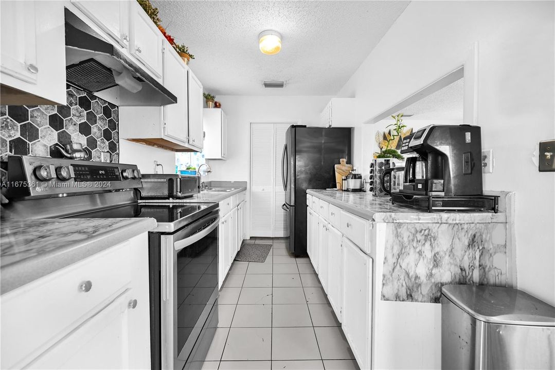 For Sale: $555,000 (3 beds, 2 baths, 1146 Square Feet)