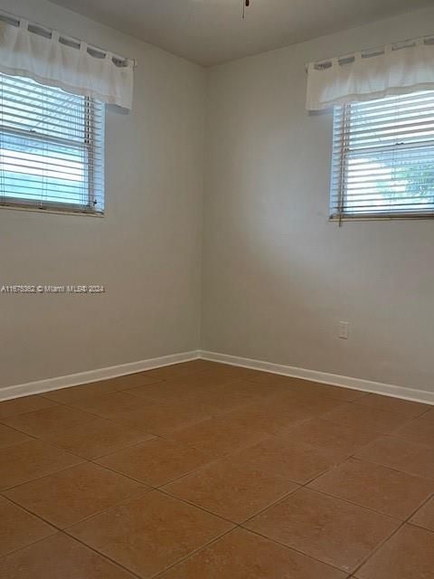 For Rent: $3,200 (3 beds, 1 baths, 1600 Square Feet)