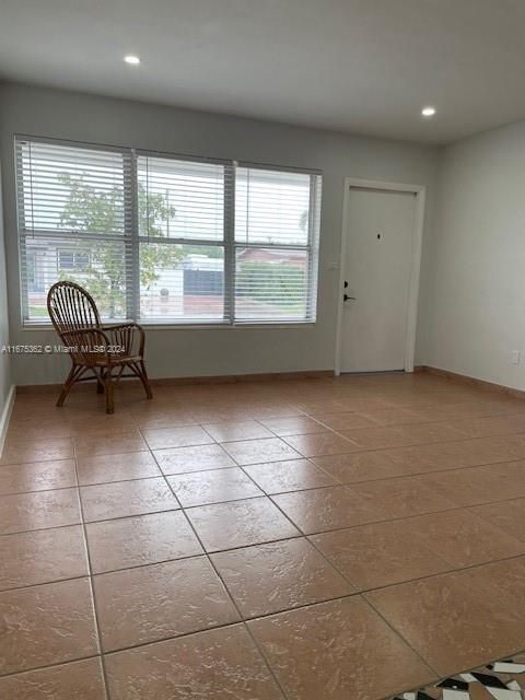 For Rent: $3,200 (3 beds, 1 baths, 1600 Square Feet)