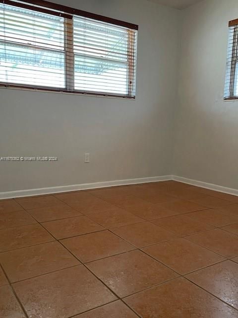 For Rent: $3,200 (3 beds, 1 baths, 1600 Square Feet)