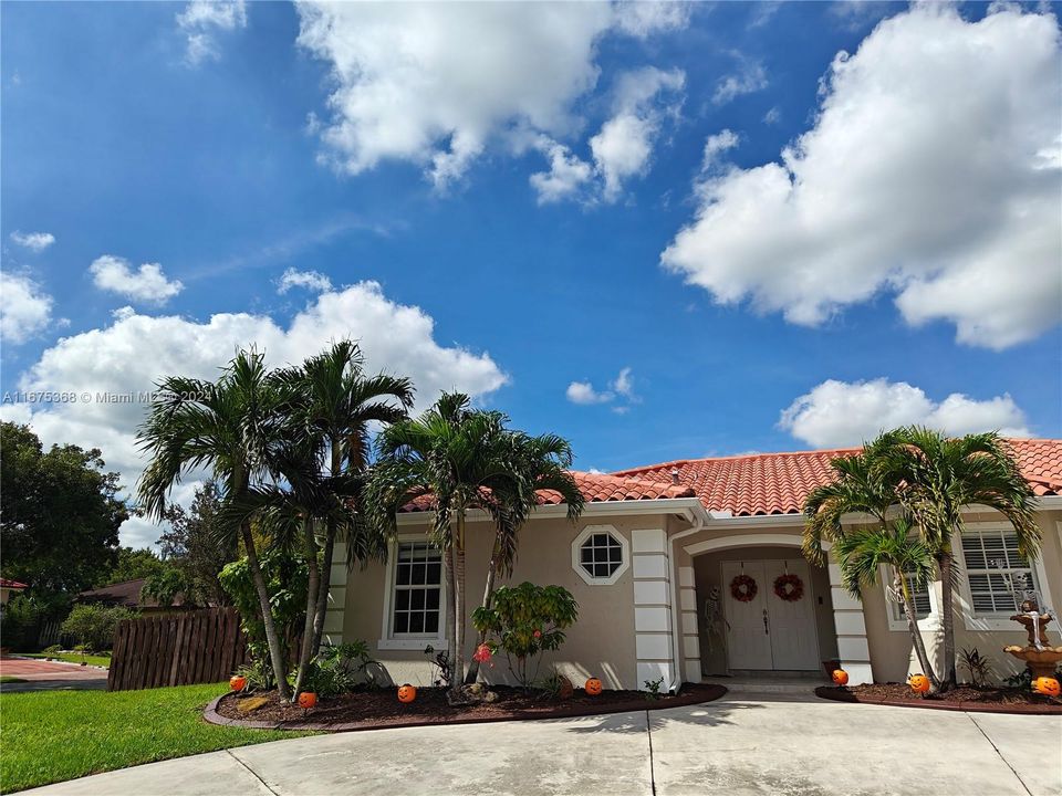 For Sale: $1,049,900 (3 beds, 2 baths, 2334 Square Feet)