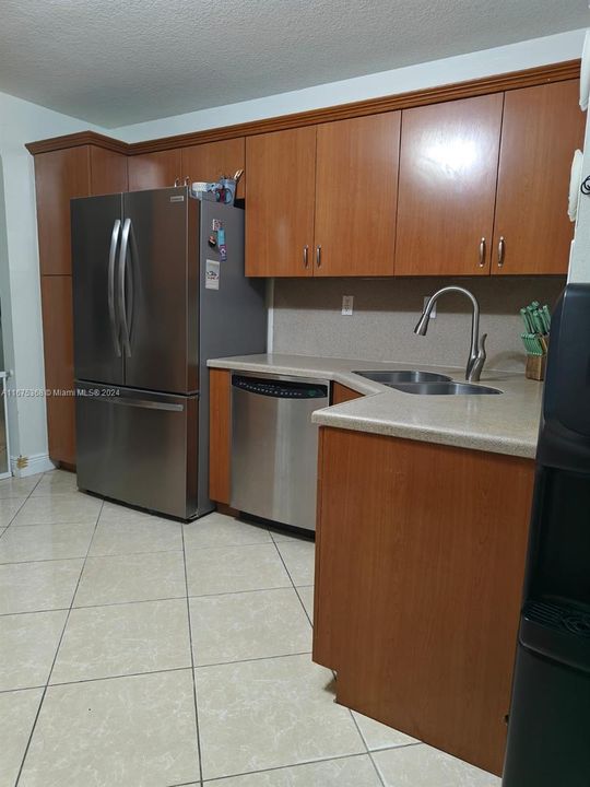 En Venta: $1,049,900 (3 camas, 2 baños, 2334 Pies cuadrados)