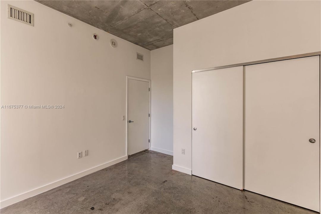 For Sale: $469,000 (2 beds, 2 baths, 791 Square Feet)